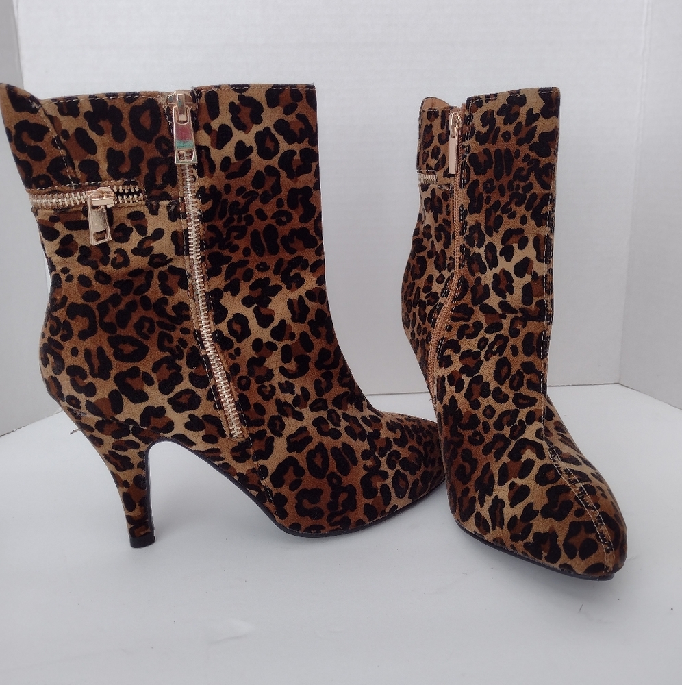 AVENUE CLOUDWALKER ANIMAL PRINT BOOTIES EXCELLENT CONDITION - Picture 2 of 4